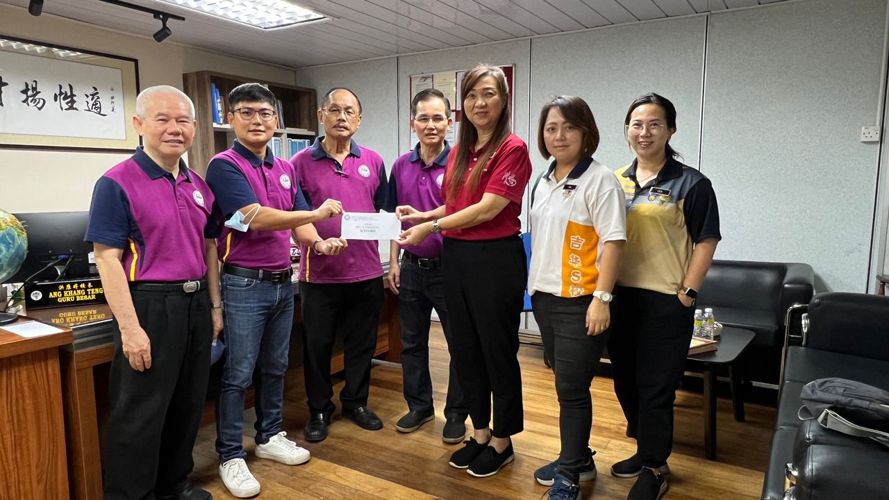 献捐吉华K校《大爱基金》及 吉华S校《校舍精明化基金》